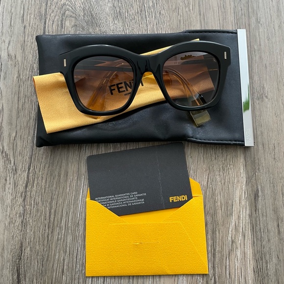 Fendi Black Bold Sunglasses 🕶️